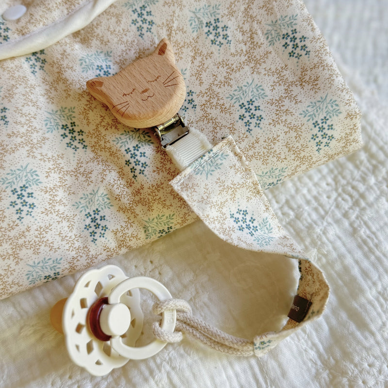 Attache-Suce Chat - Motifs de Fleurs Vertes - Bambino par Baluchon