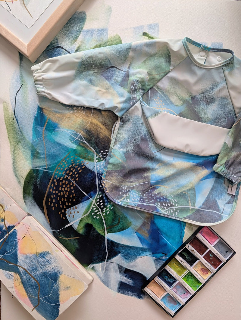 Bavoir à Manches Longues avec Pochette Intégrée, Bleu Boréal - Micasso & Co